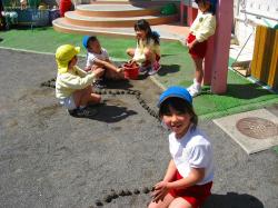 新しいおともだちの入園とひばり幼稚園のおともだちの進級を楽しみにしています。